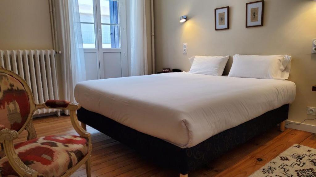 Grand Hotel De La Poste Saint-Jean-de-Luz Esterno foto